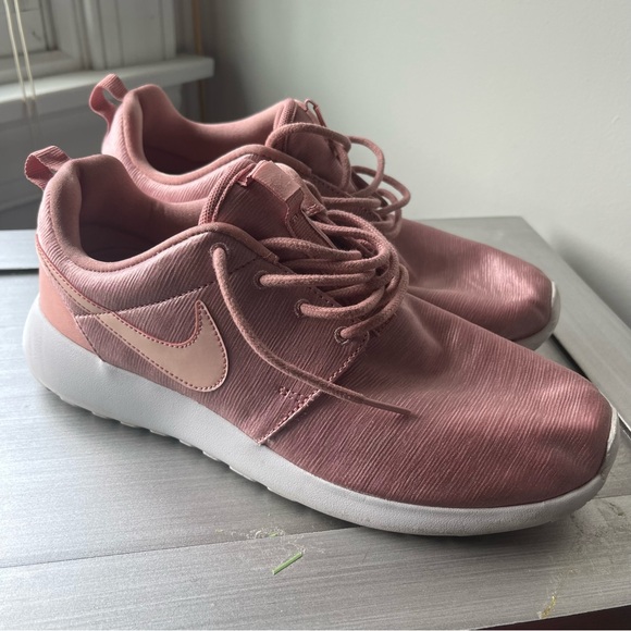 Nike Roshe Ones Elemental Pink Sz 8 - Picture 1 of 5